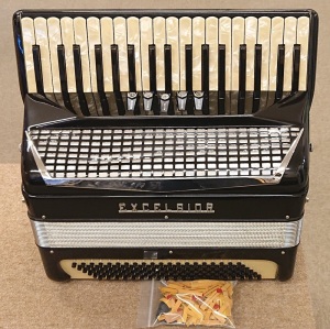 Wurlitzer 41鍵 アコーディオン ケース付 要修理 鍵盤楽器